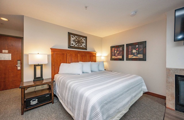 Suites at Silver Tree: A123 Studio Lake View