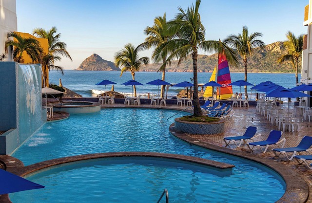 Las Flores Beach Resort