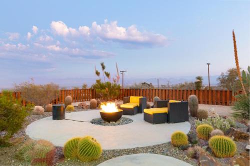 Sukha Life Hideaway - Hot Tub, Fire Pit, Privacy & Endless Views home