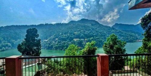 Sukoon Lake Stays