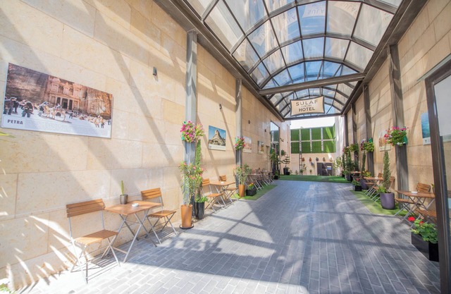 Sulaf Luxury Hotel