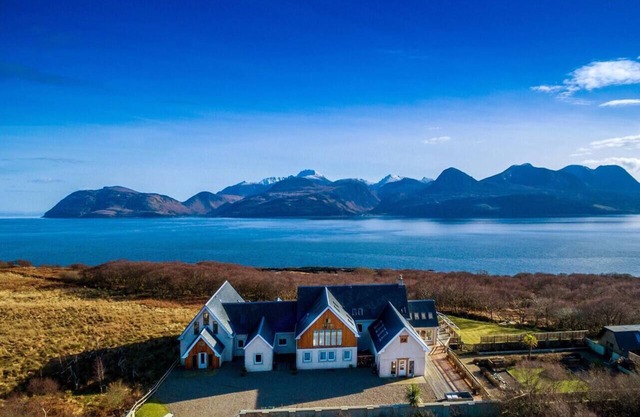 Suleskerry: stunning views, hot tub & games room