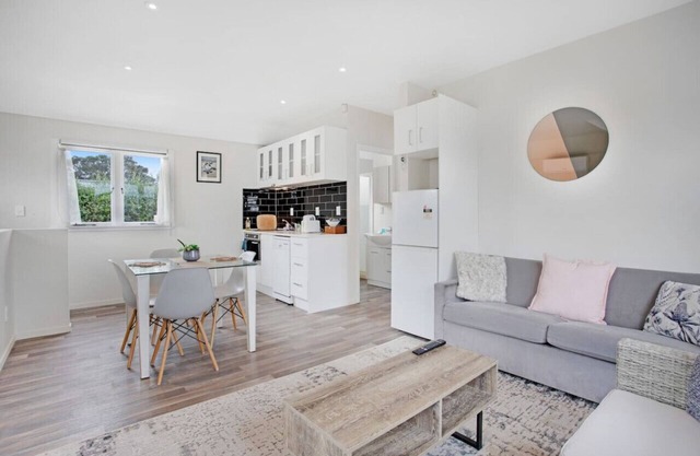 Summerside Unit with Parking and Air-con