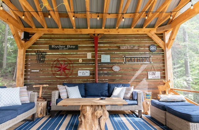 VERANO 2019 - ¡PREGUNTE A NOSOTROS POR NUESTRA OFERTA ESPECIAL DE 5 DÍAS! Carril de trucha de salmón - 4 Season Cottage