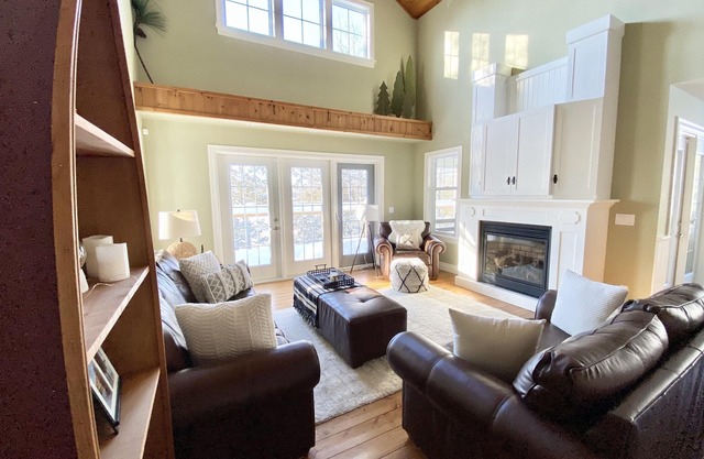 Summer '25! Luxe Four-Season Cottage w/ WiFi near Huntsville, Arrowhead ☀️❄️🍂🌷