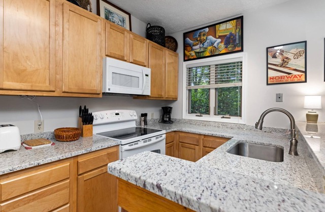 Summer 2B 2B Condo Wintergreen Ridges Pool Access