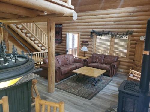 Summer Adventure Awaits! Hidden Pines- Yellowstone