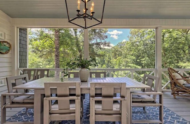 Summer at Lake Burton! Steps from Anchorage Marina!