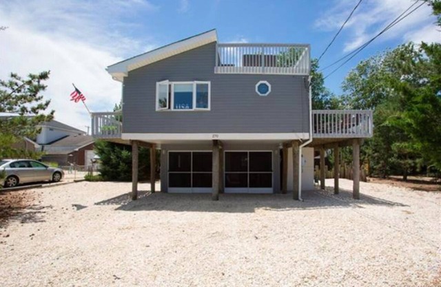 Summer Beach House with Spacious Roofdeck