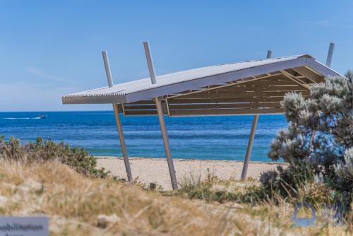 Summer Breeze at Avalon Beach