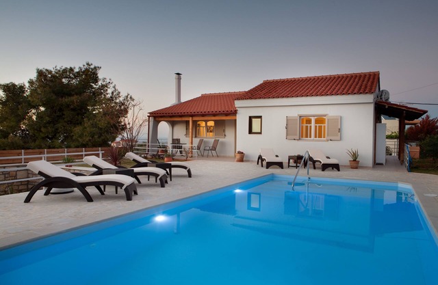Summer Breeze House * con piscina privada * estacionamiento privado *