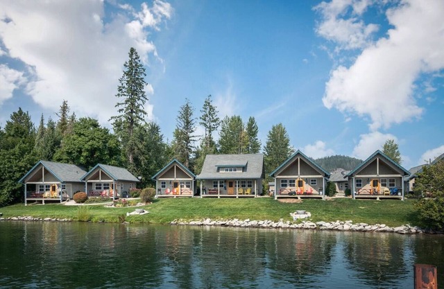 Summer Breeze - Lakefront Beach Bungalow