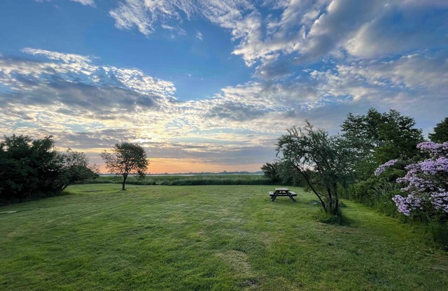 Summer cottage idyll at Nature's Pearl.