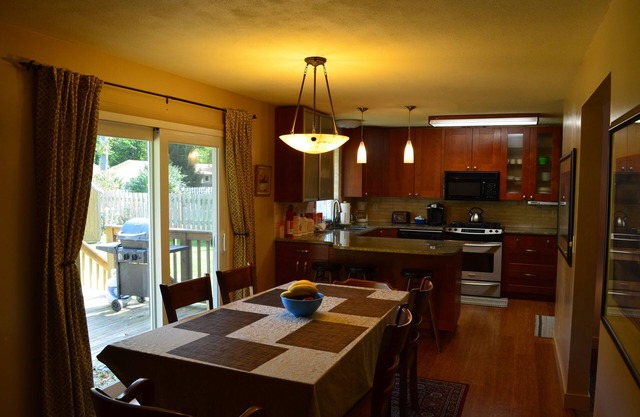 Fechas de verano disponibles cerca del lago MI y del centro. Mesa de billar, parrilla y fogata