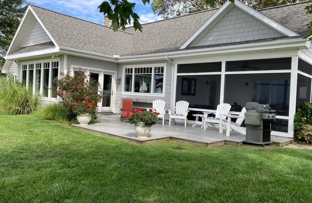 ¡Únete a nosotros este otoño y disfruta de nuestras hermosas puestas de sol en la bahía de Chesapeake!