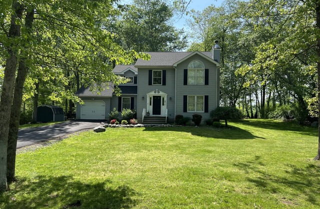 Summer fun Poconos Watergap: stunning water views, dock, firepit, movie room