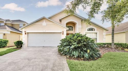 Summer Getaway - 5-Bedroom Home with Private Pool!