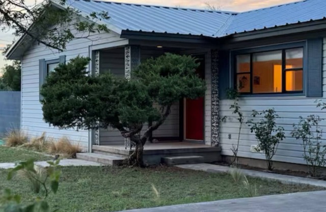 Summer House: 3-bedroom with WiFi, AC in Marfa