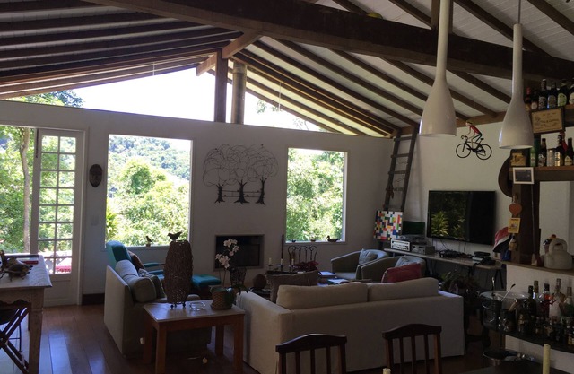casa de veraneo, super arbolada, ambiente rural con las mayordomías de la ciudad ,.
