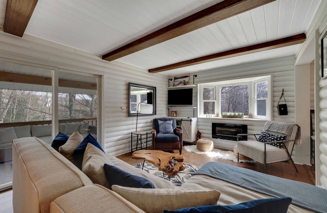 Summer Promo! | Dog Friendly | 2.5 miles to Downtown EJ| 7 miles to BC