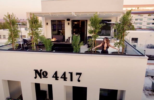 SUMMER RATES! ENTERTAINMENT DISTRICT PENTHOUSE 4417OldTown.com DISCOUNTS ON EXTENDED STAYS