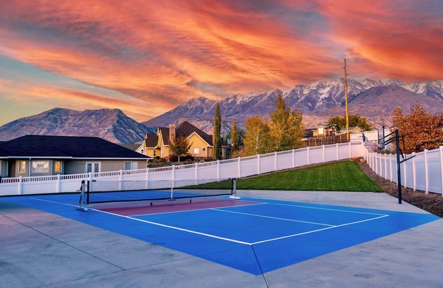 Summer Retreat! Pickleball/SwimSpa/FirePits/Family!
