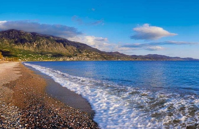 Summer Rose Garden Getaway - A Step to the Beach