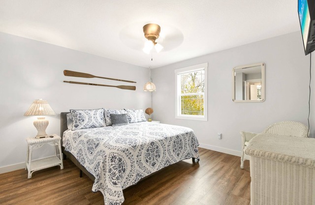 Summer Special! 6-Bed Channel Home!