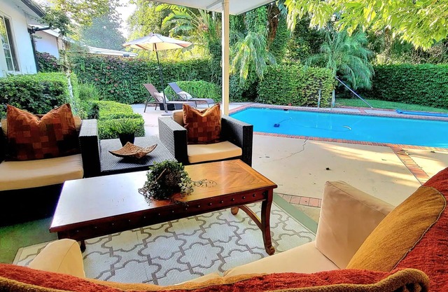 Ultimate Family Fun Home- Pool, BBQ, & Lush Fenced Yard-Pet Friendly!