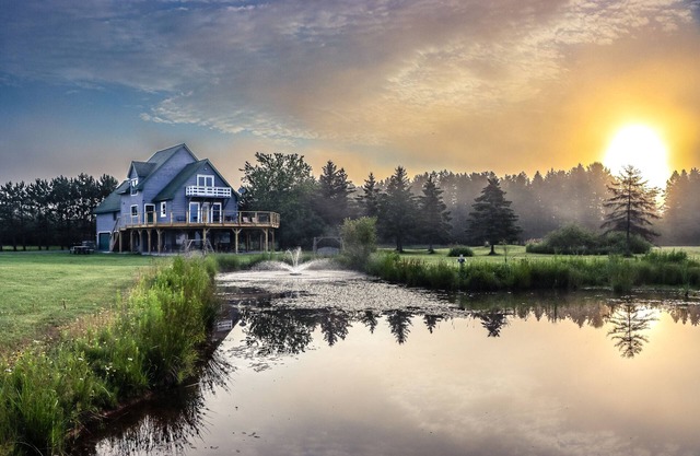 SUMMER SPECIALS Beautiful lake front, beach and pool table