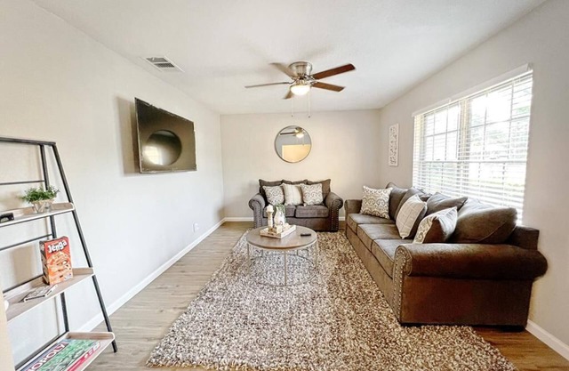 Summer specials ¡Book now! Gold Hill Dr. San Antonio