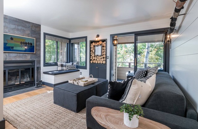 Summer Stays Available! Contemporary Condo Elkhorn Golf Course with West-Facing Views
