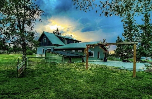 Summertime fun! - minutes from Bend and Mt Bachelor