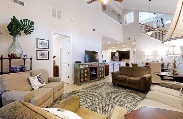 Summerwoods end-unit condo with an outdoor pool, central AC, & washer/dryer