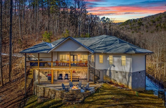 Summit Trails Sanctuary ~ 3BR Single Level Cabin in The Summit at Bluff Mtn!