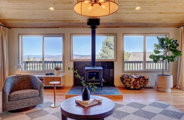 Summit View Suite w/ Private Hot Tub and View