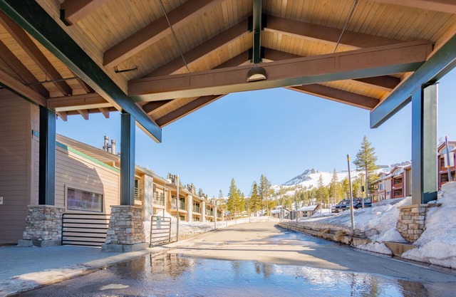 Summit Watch 118A Hotel Style at The Meadows