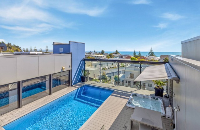 SUMNER RETREAT 1 - SUMNER HOLIDAY APARTMENT in Christchurch
