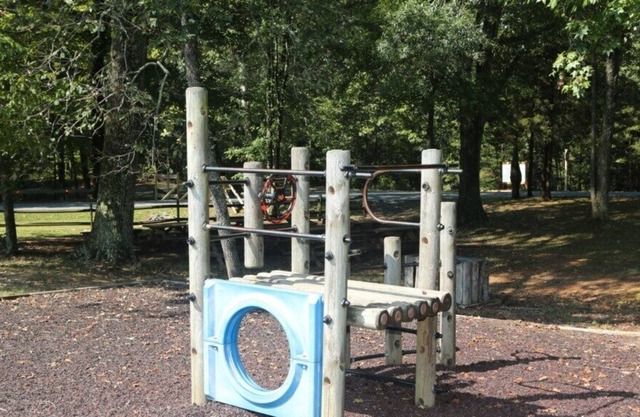 Sumptuous Shenandoah Crossing, 2 Bedroom Resort Cabin, Just A Mile To Your Favorite Destinations