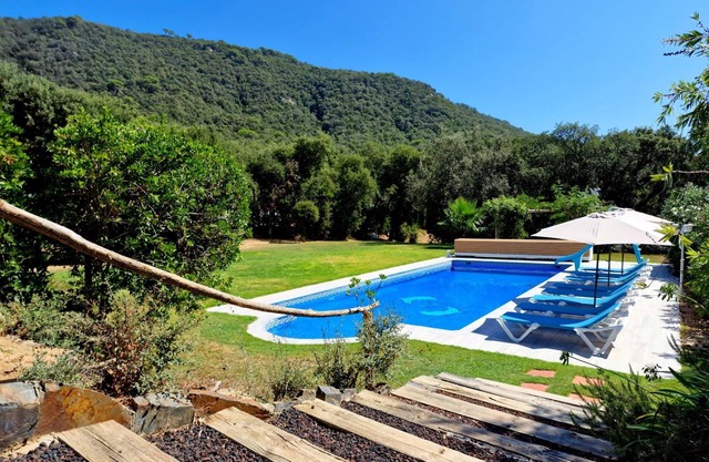 Sol y serenidad en esta preciosa villa rodeada de naturaleza