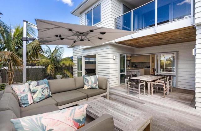 Sun and Surf Retreat - Papamoa Beach Holiday Home