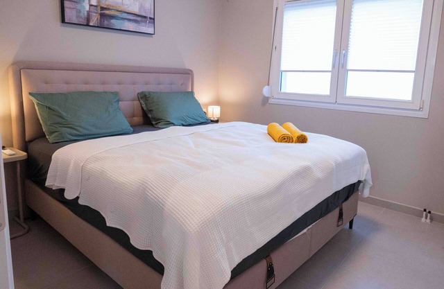 Sun, beach & city flair - your retreat near Thessaloniki - 8min to the airport
