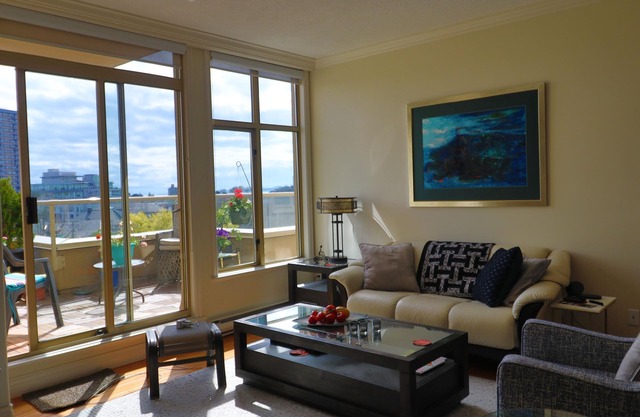 Sun Drenched Sub Penthouse Amazing Views - 1 Month Minimum