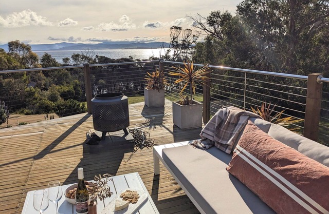Sun-drenched with spectacular views. Central location for exploring Bruny.