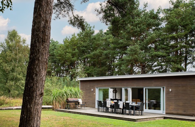 Sun-filled five bedroom family home near beach