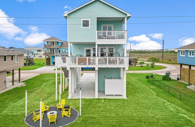 Sun-Kissed Swankienda | Private Hot Tub, Fire Pit!