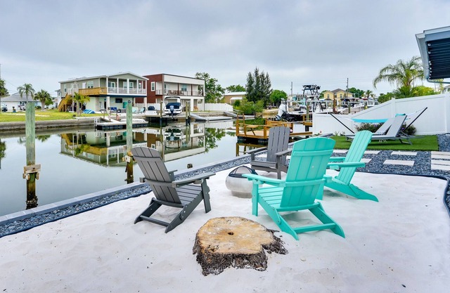 Sun-Soaked Hudson Retreat on Canal: Pets Welcome!