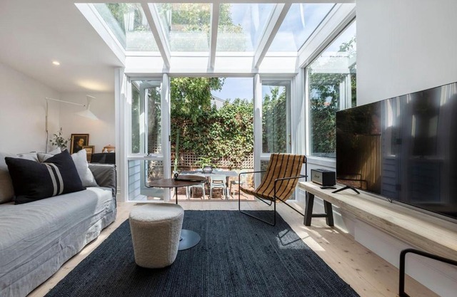 Sun-Soaked Luxury Terrace Minutes from the MCG