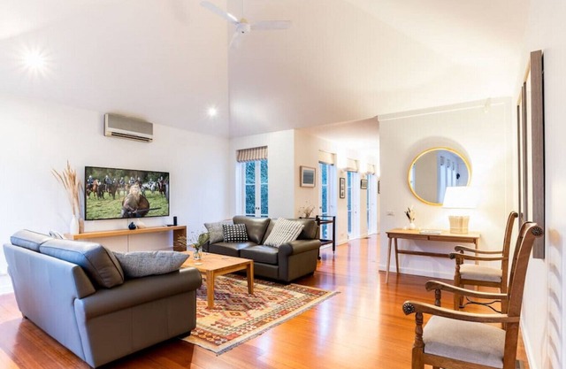 Sun-Soaked Sanctuary in the heart of Richmond