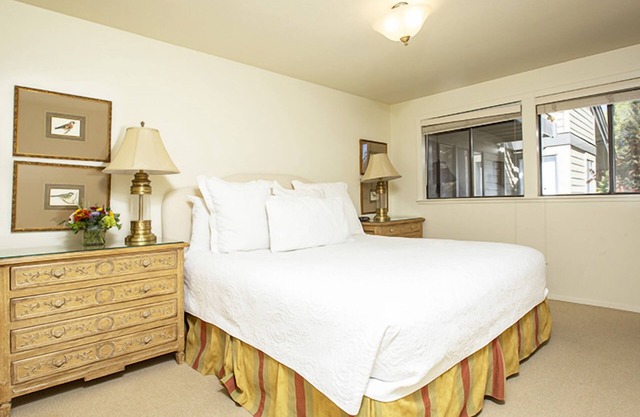 Sun Valley Resort, Two Bedroom Two Beds Village Condo